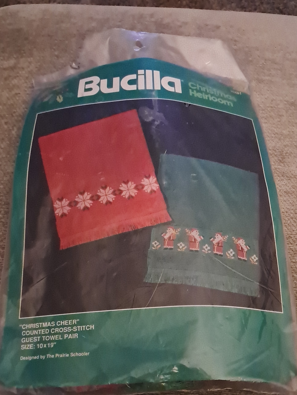 Vintage Bucilla Christmas Heirloom stitchery guest towels Christmas cheer NIB
